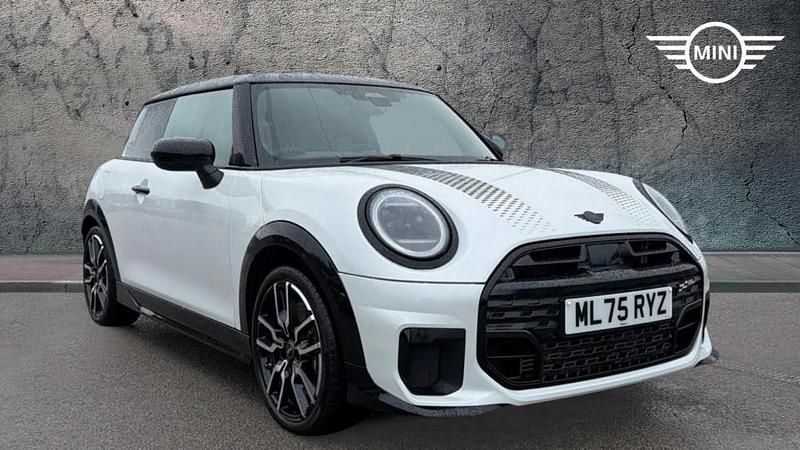Begagnad Mini Cooper Hatch 113 kW (154 HK) 2025 Vit Halvkombi