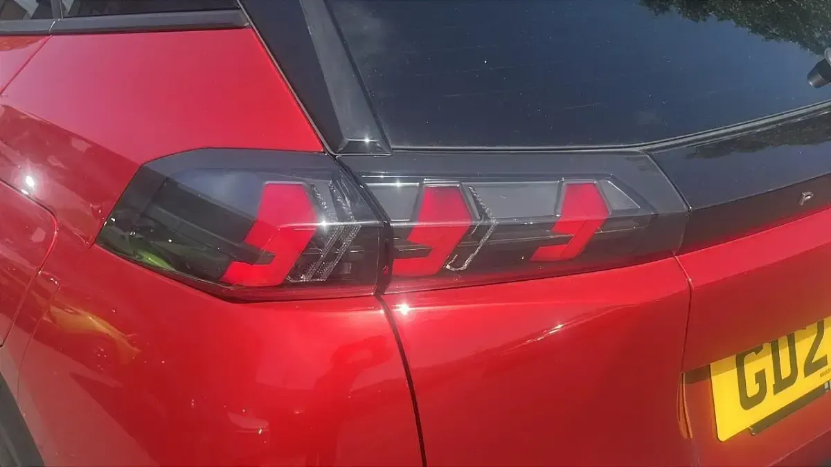 Used Peugeot 2008 Allure+ 100 HP (73 kW) 2023 Red SUV