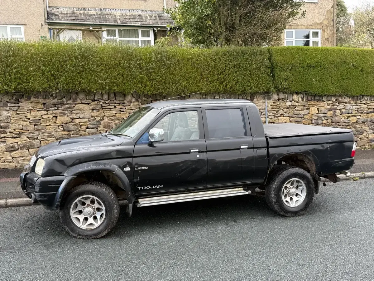 Gebraucht Mitsubishi L200 Warrior 113 PS (83 kW) 2004 Schwarz Pickup
