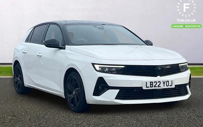 Used Vauxhall Astra GS Line 131 HP (96 kW) 2022 White Hatchback