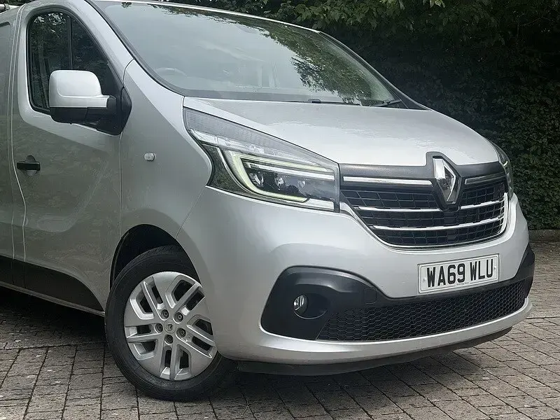 Used Renault Trafic 2019 Silver MPV