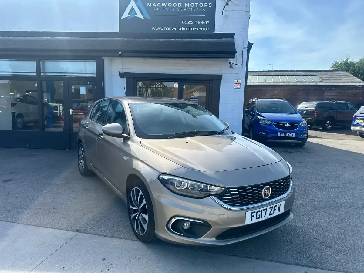 Used Fiat Tipo Lounge 120 HP (88 kW) 2017 Grey Hatchback