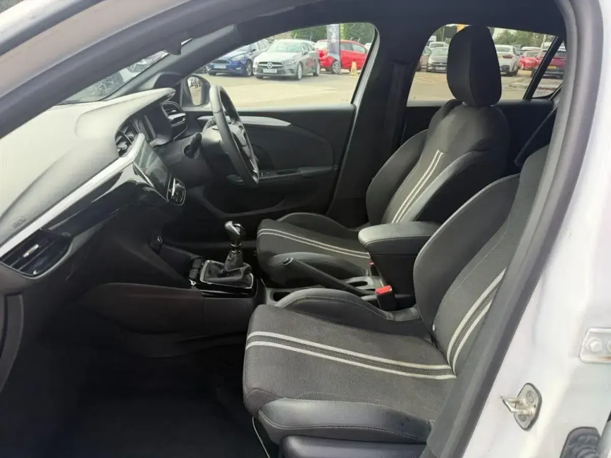 Used Vauxhall Corsa S 100 HP (73 kW) 2024 White Hatchback