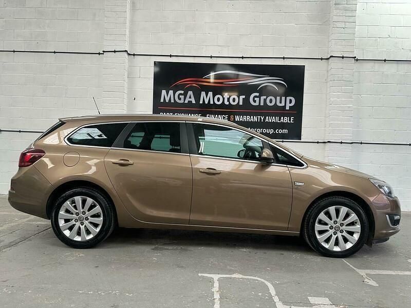 Used Vauxhall Astra Elite 165 HP (121 kW) 2014 Brown Estate