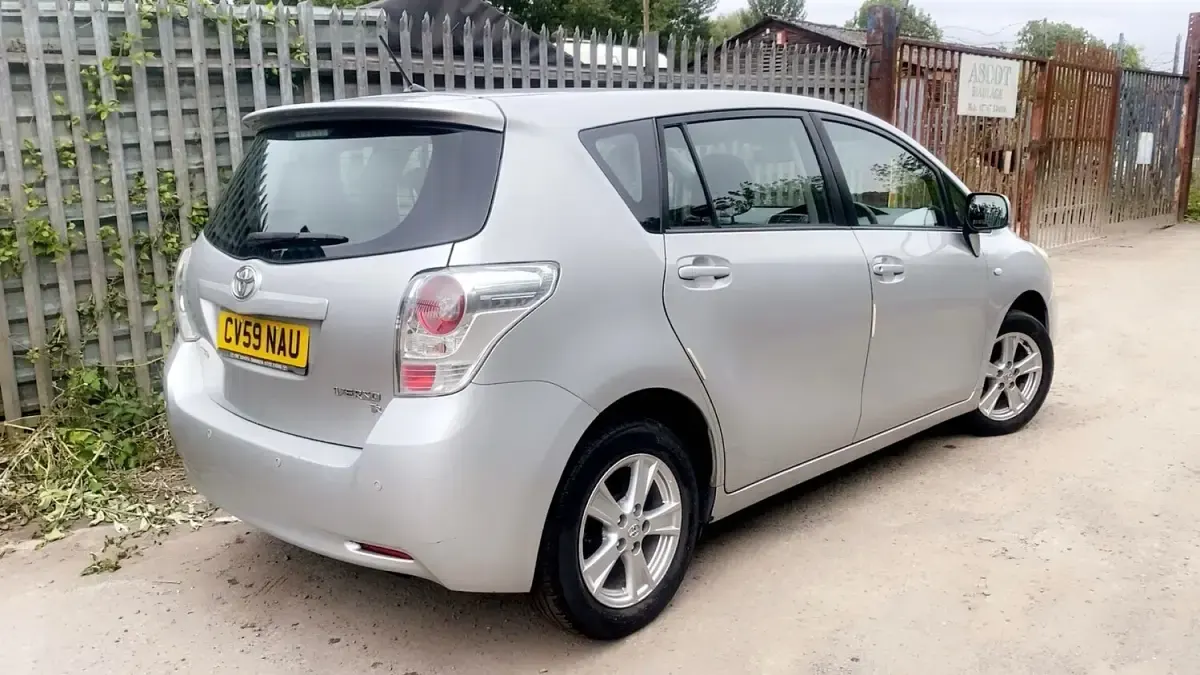 Used Toyota Verso 2009 Silver MPV