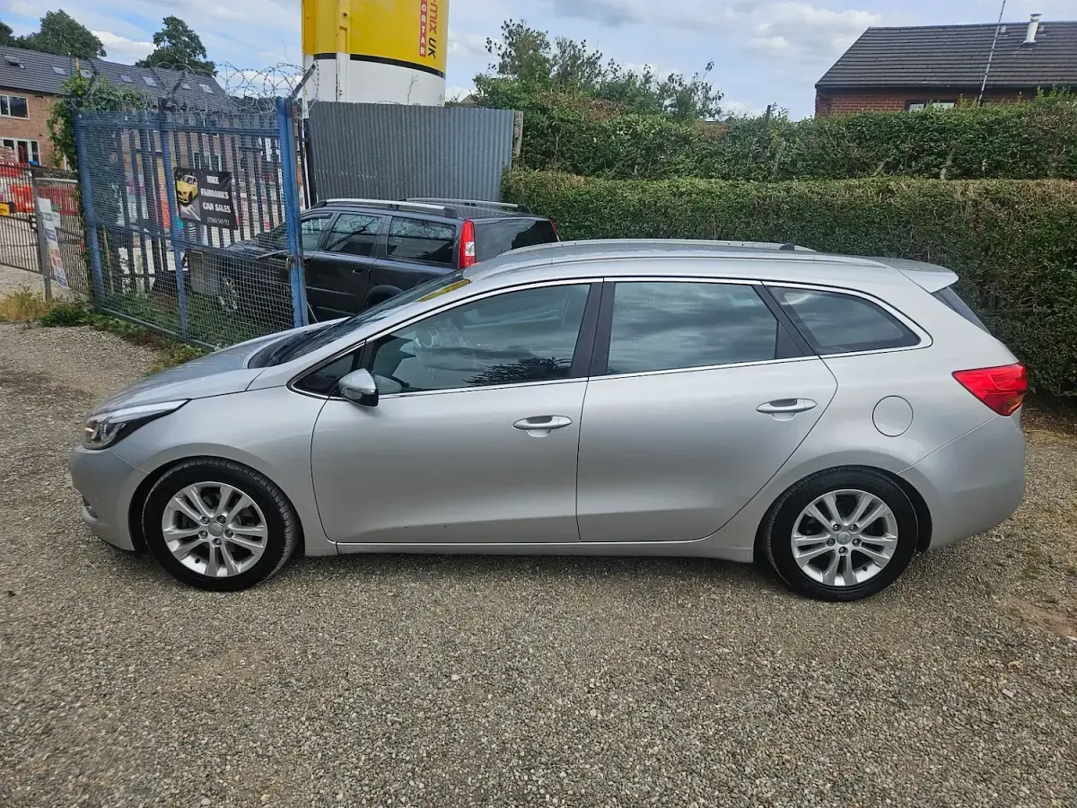 Used Kia Ceed 128 HP (94 kW) 2013 Machine silver metallic Hatchback