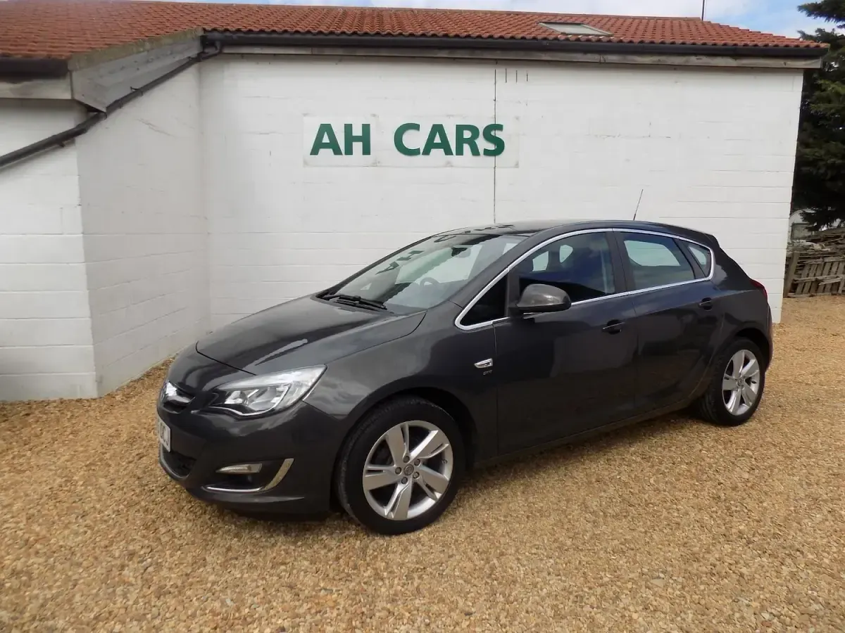 Used Vauxhall Astra SRi 100 HP (73 kW) 2015 Grey Hatchback
