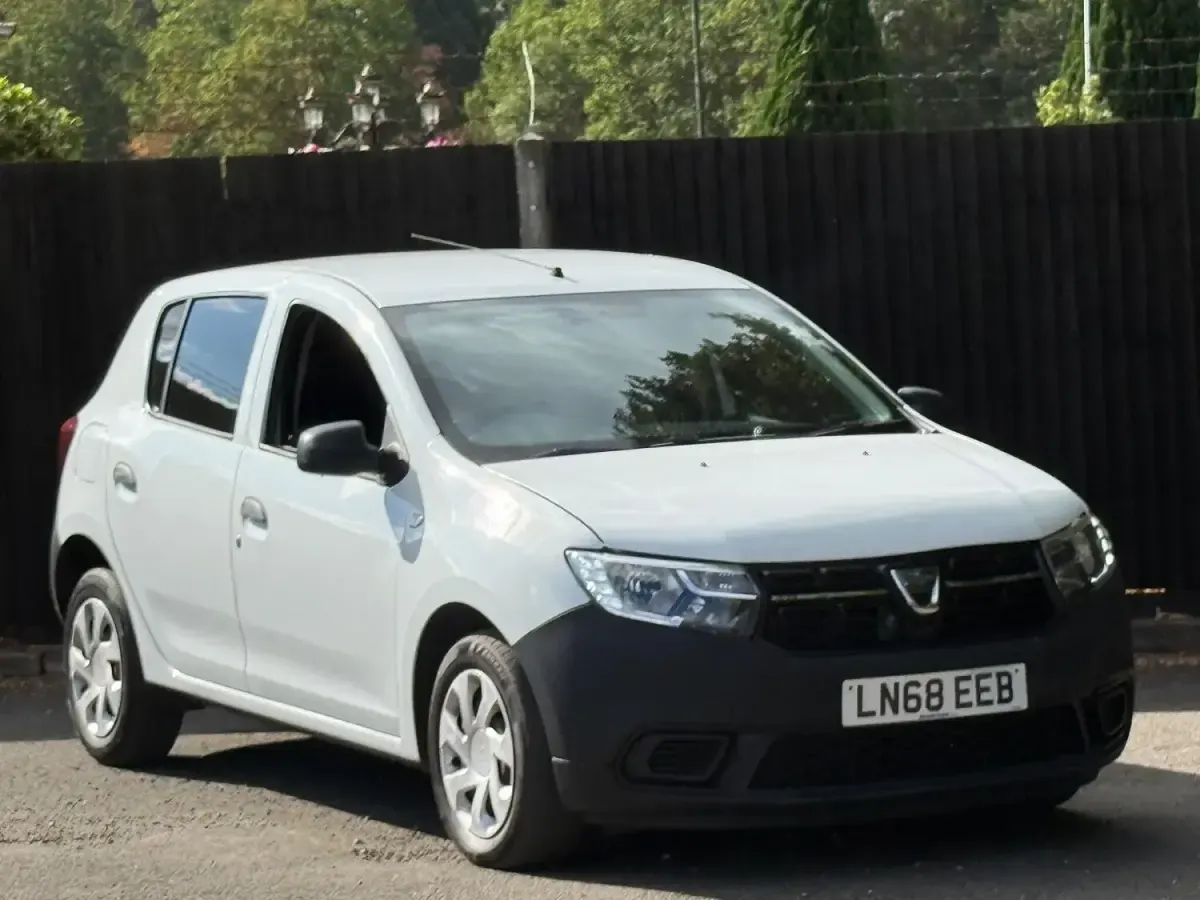 Used Dacia Sandero Acces 2018 White Hatchback