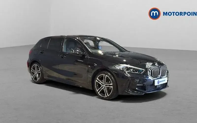 Begagnad BMW 118 M Sport 136 HK (100 kW) 2024 Halvkombi