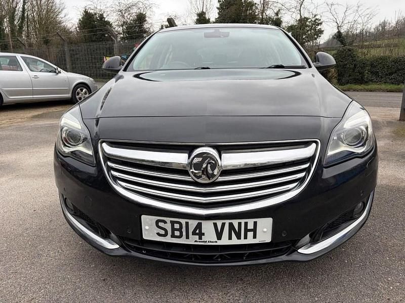 Second-hand Vauxhall Insignia Elite 2014 Negru Hatchback