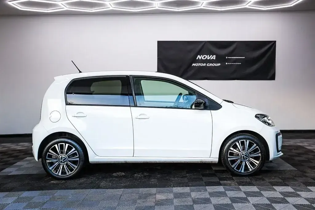 Begagnad VW up! Black Edition 65 HK (47 kW) 2021 Vit Halvkombi