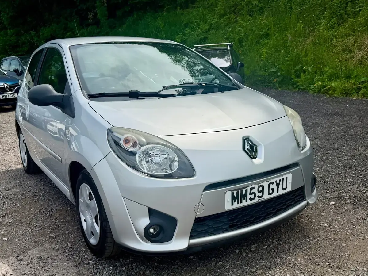 Used Renault Twingo Extreme 59 HP (43 kW) 2010 Silver Hatchback