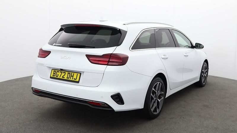 Used Kia Ceed 2022 White Hatchback