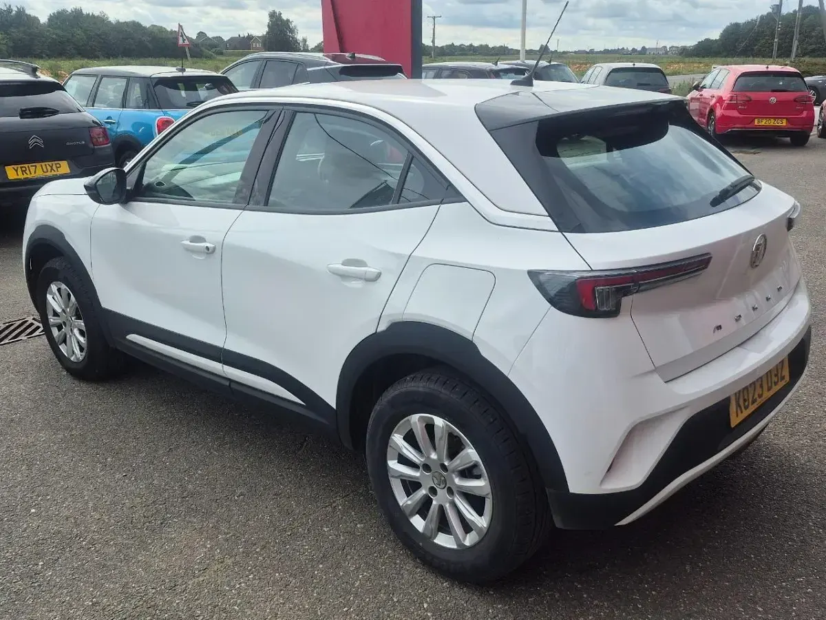 Used Vauxhall Mokka Design Edition 99 HP (72 kW) 2023 White SUV