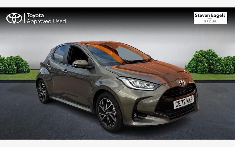 Used 2025 Toyota Yaris Hybrid Design Hatchback | £17,902 (Super price) - Image 1/3