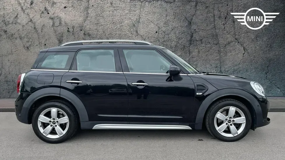 Usado Mini Cooper Countryman Classic 134 CV (98 kW) 2018 Negro SUV