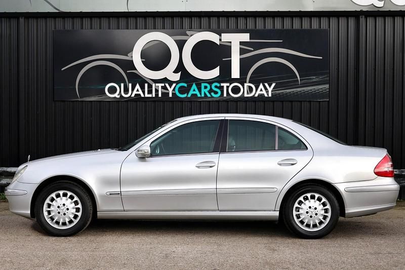 Usado Mercedes E240 Elegance 2002 Prateado Sedan