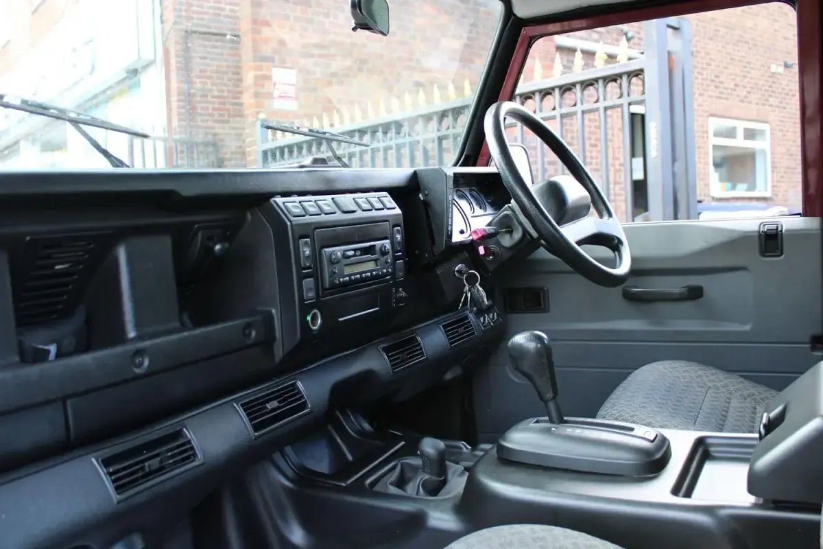 Second-hand Land Rover Defender 2003 Roșu Break