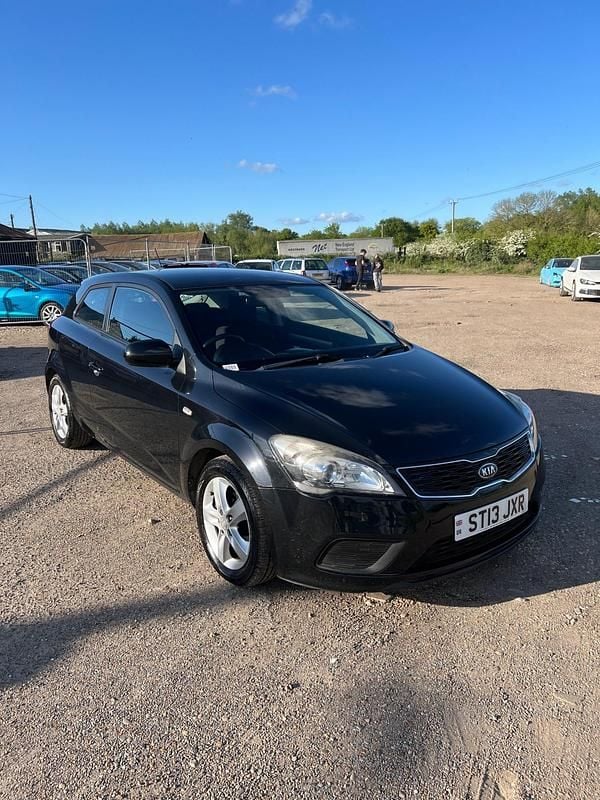 Black Used 2013 Kia ProCeed 2 Hatchback | £2,095 (Fair price) - Image 1/4