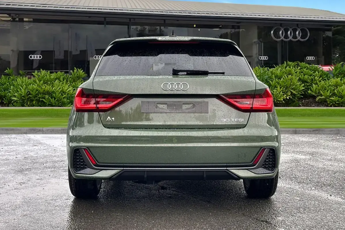 Nowe Audi A1 Sportback S-Line 110 KM (80 kW) 2025 Zielony Hatchback