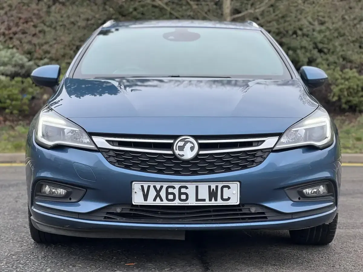 Begagnad Vauxhall Astra SRi 136 HK (100 kW) 2016 Blå Kombi