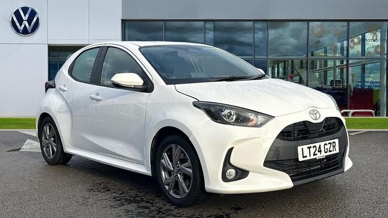 Used Toyota Yaris Hybrid 116 HP (85 kW) 2024 White