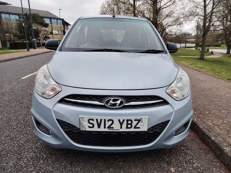 Used Hyundai i10 68 HP (50 kW) 2012 Silver Hatchback