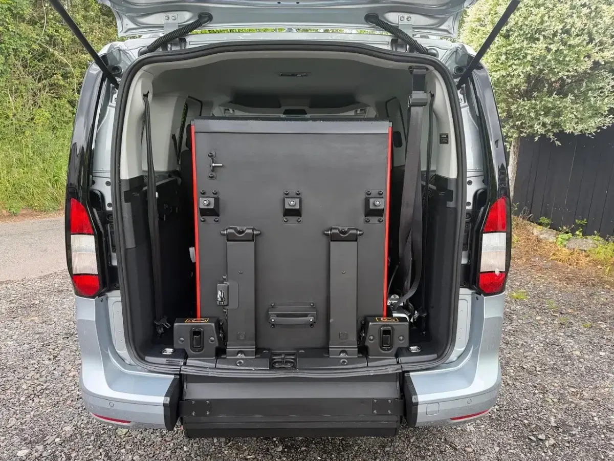 New Ford Tourneo Connect Titanium 122 HP (89 kW) 2025 Silver MPV