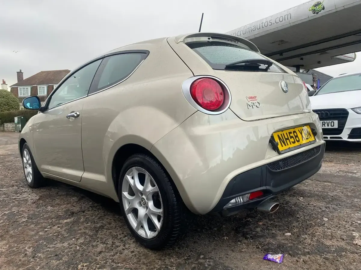 Used Alfa Romeo MiTo 78 HP (57 kW) 2017 Beige Hatchback