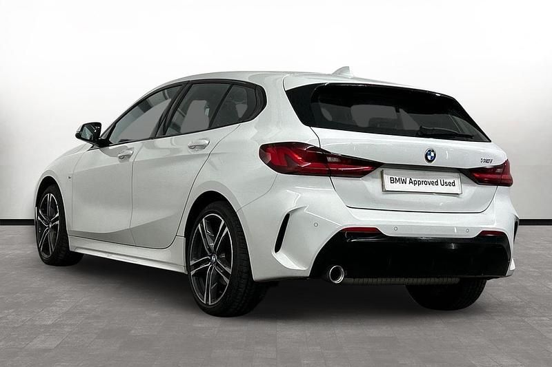 Used BMW 118 M Sport 134 HP (98 kW) 2024 White Hatchback