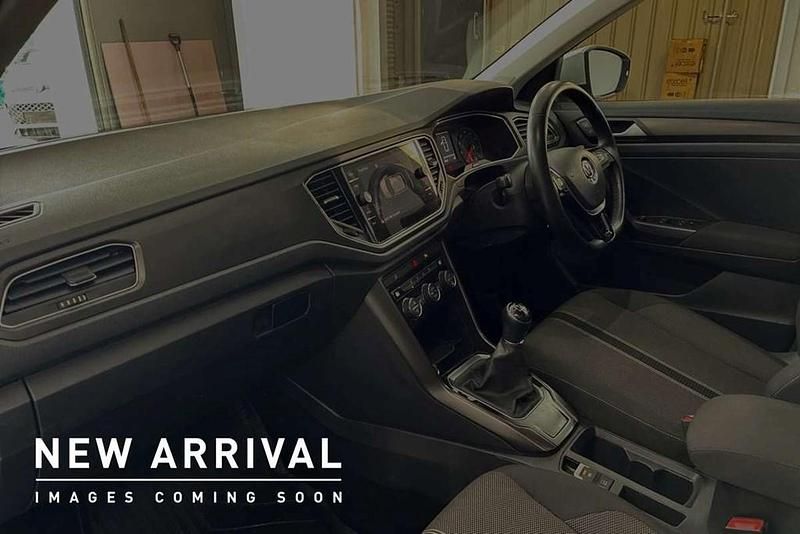 Used VW T-Roc SE 150 HP (110 kW) 2018 Silver SUV