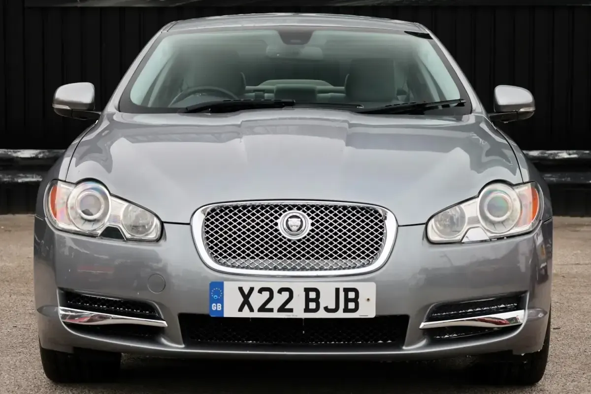 Usado Jaguar XF Premium Luxury 2010 Cinzento Sedan