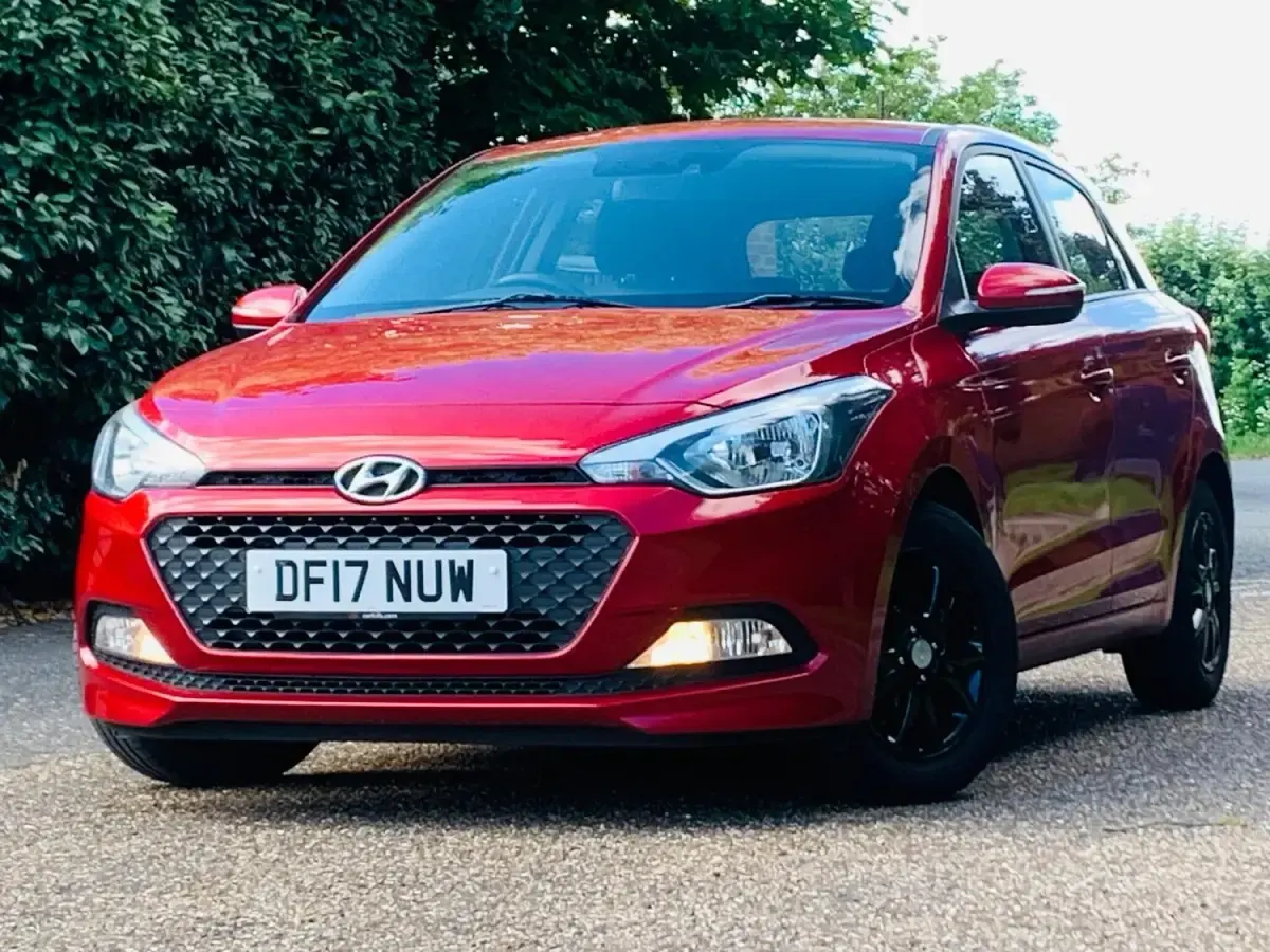 Used Hyundai i20 SE 84 HP (61 kW) 2017 Red Hatchback