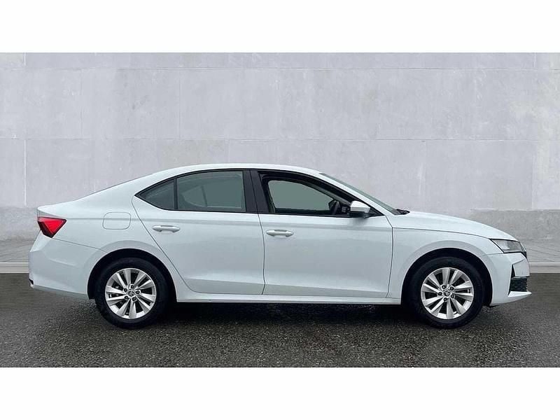 Used Skoda Octavia SE Technology 113 HP (83 kW) 2024 White Hatchback