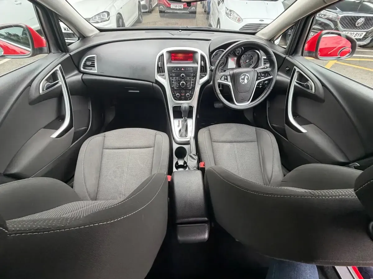 Used Vauxhall Astra SRi 165 HP (121 kW) 2013 Red Estate