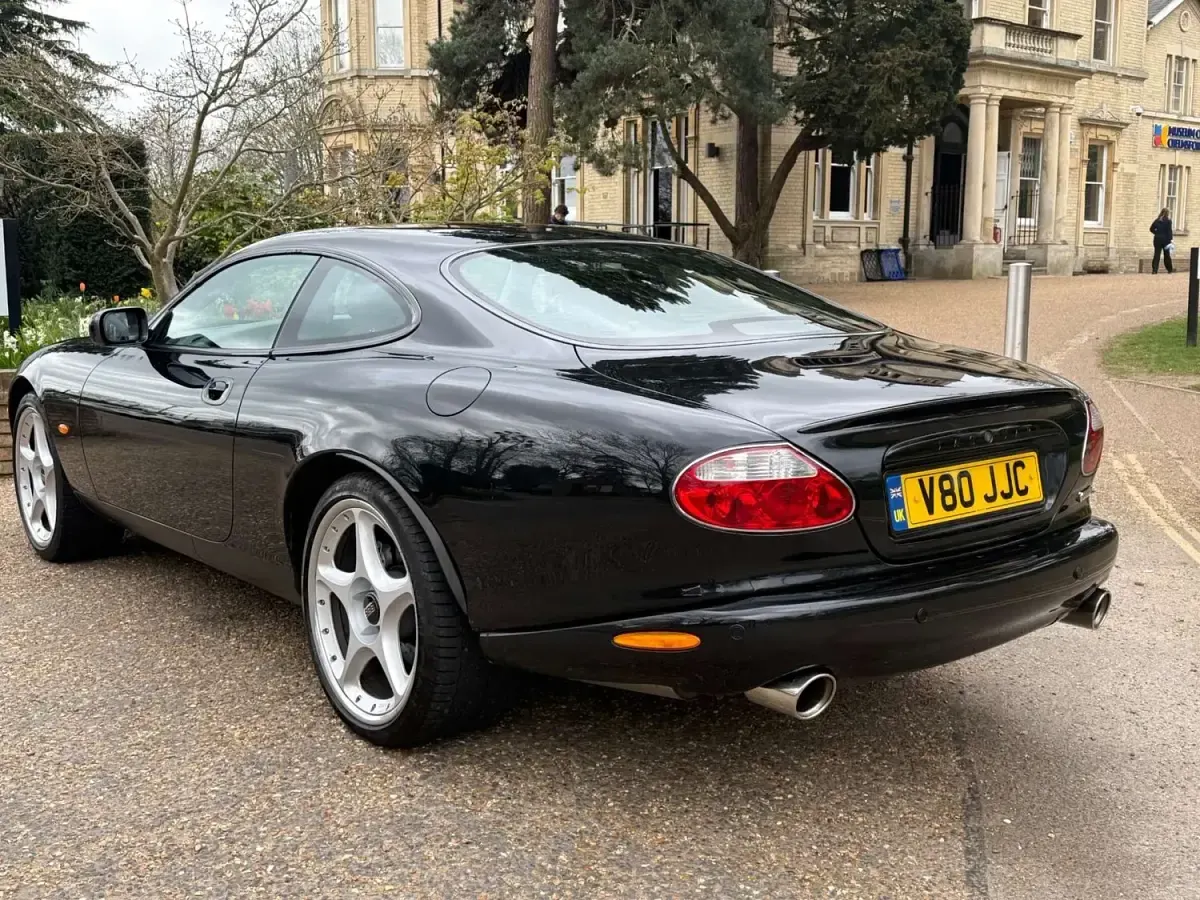 Używany Jaguar XKR Supercharged 400 KM (294 kW) 2004 Czarny Coupe