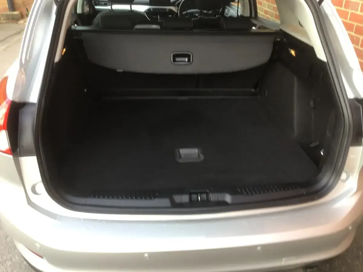 Begagnad Ford Focus Zetec 2020 Silver Kombi
