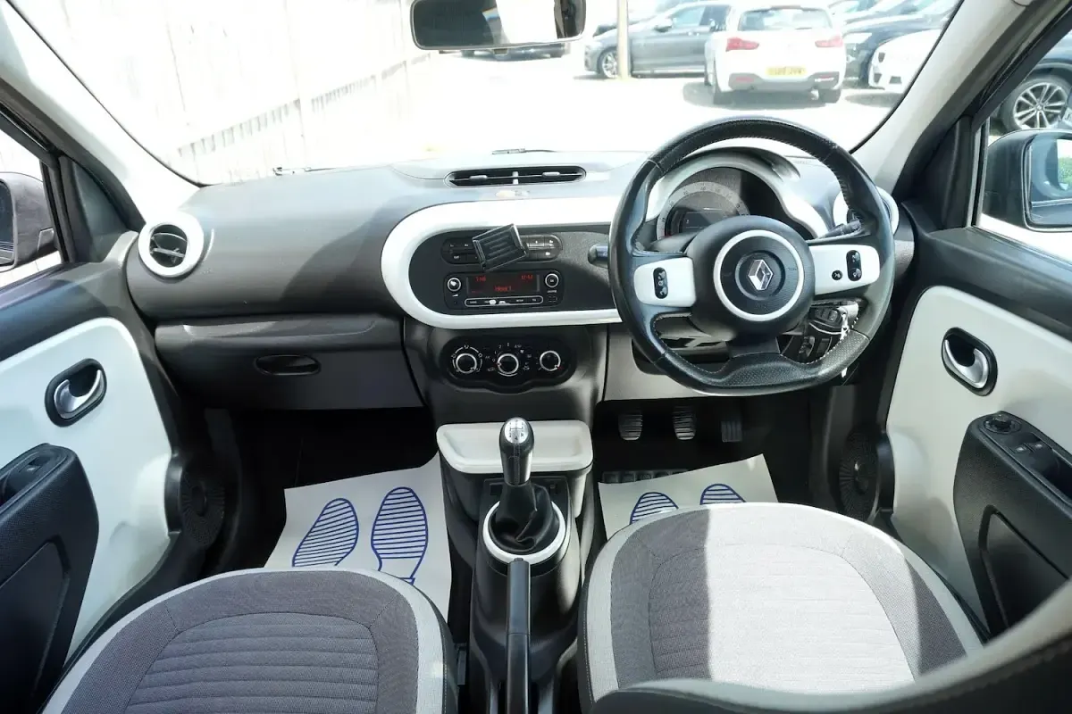 Used Renault Twingo Dynamique 70 HP (51 kW) 2015 Black Hatchback