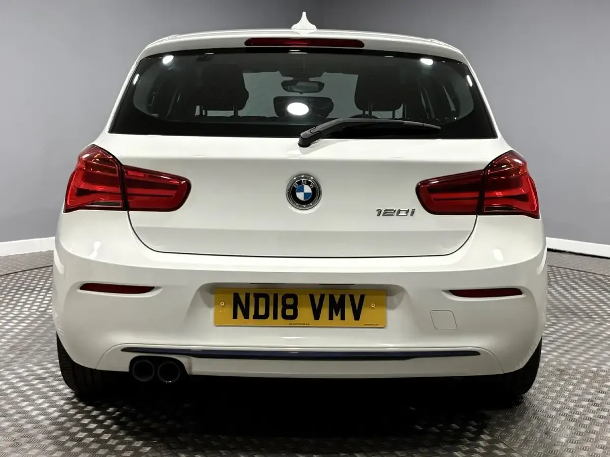 Used BMW 120 Sport Line 181 HP (133 kW) 2018 White Hatchback