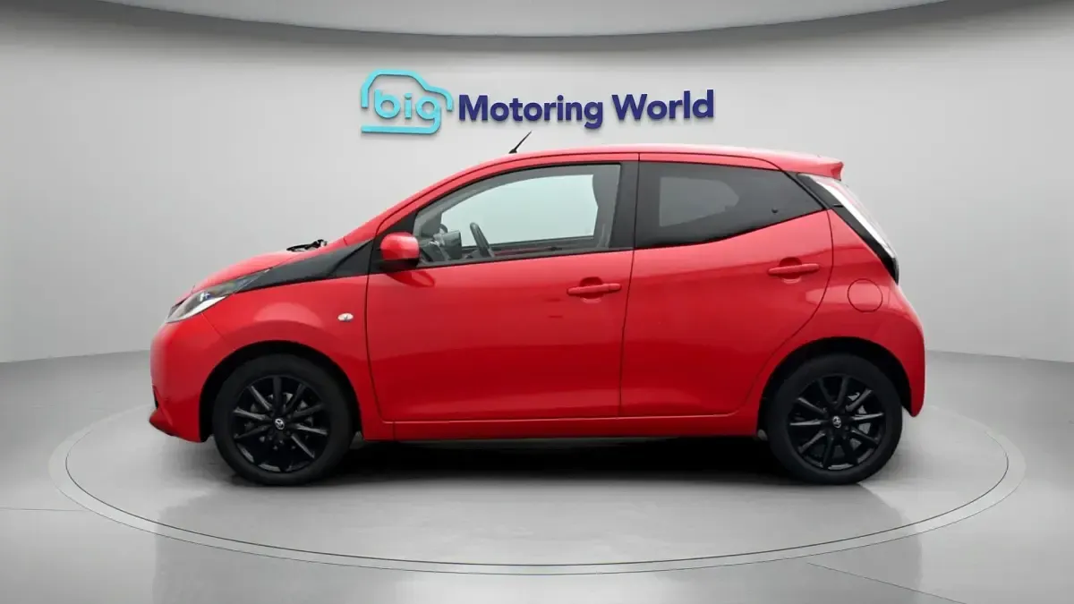 Used Toyota Aygo x-style 69 HP (50 kW) 2018 Red Hatchback