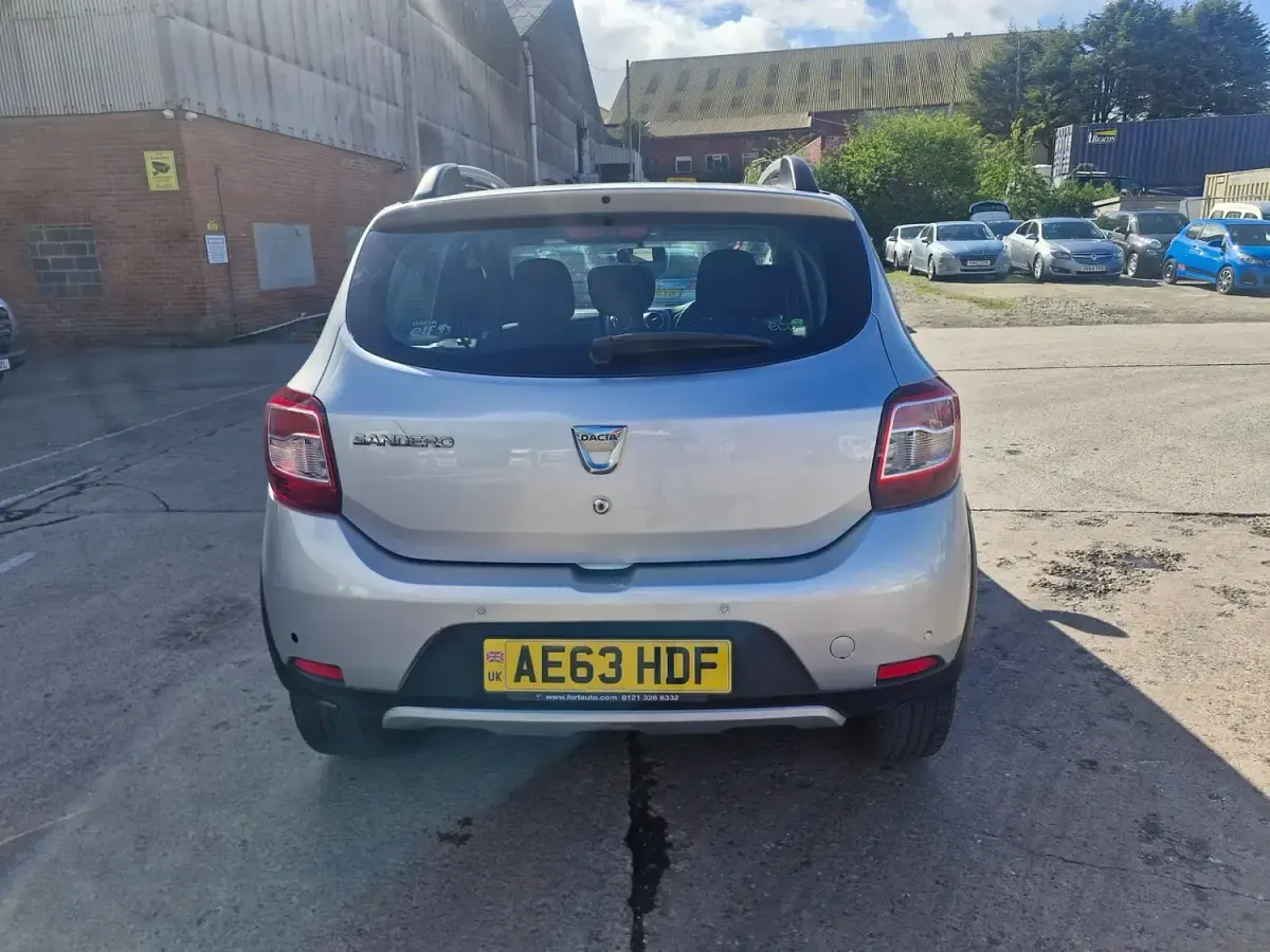 Used Dacia Sandero Lauréate 90 HP (66 kW) 2013 Silver Hatchback