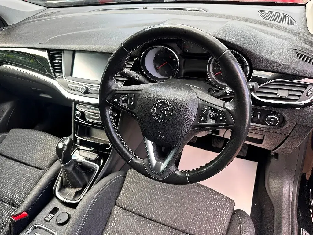 Used Vauxhall Astra 150 HP (110 kW) 2019 Black Hatchback