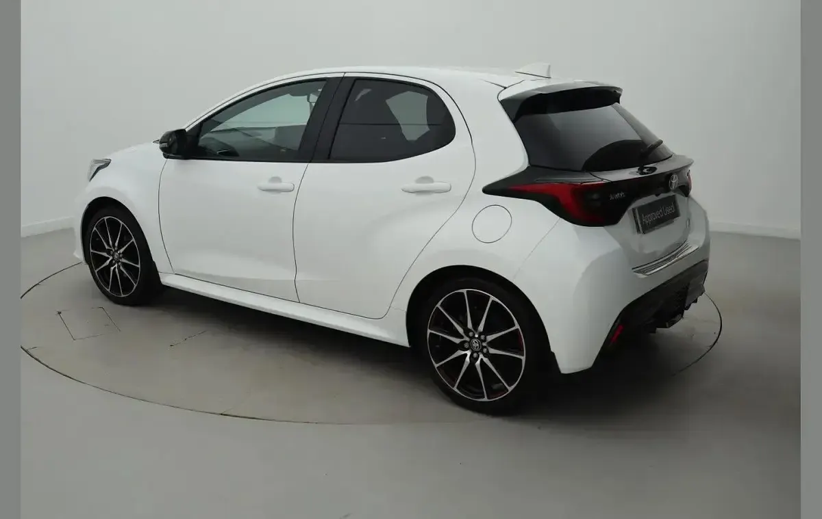 Used Toyota Yaris Sport 113 HP (83 kW) 2023 White Hatchback