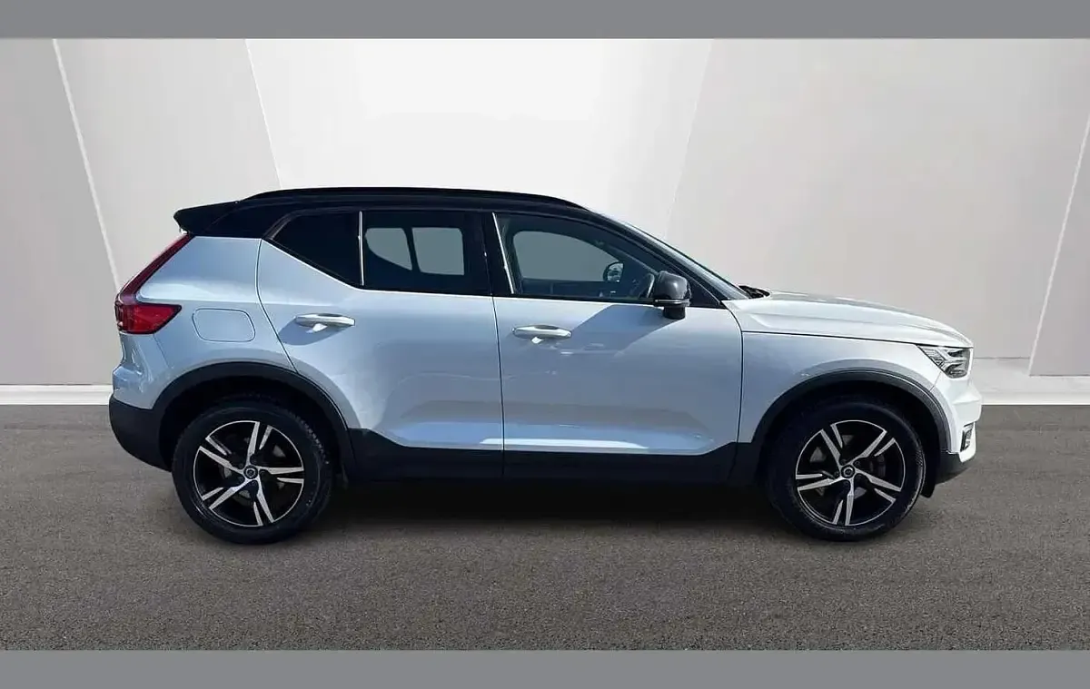 Used Volvo XC40 R-Design 194 HP (142 kW) 2021 Silver SUV
