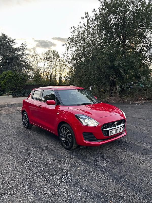 Usado Suzuki Swift SZ-L 83 CV (61 kW) 2022 Rojo Utilitario