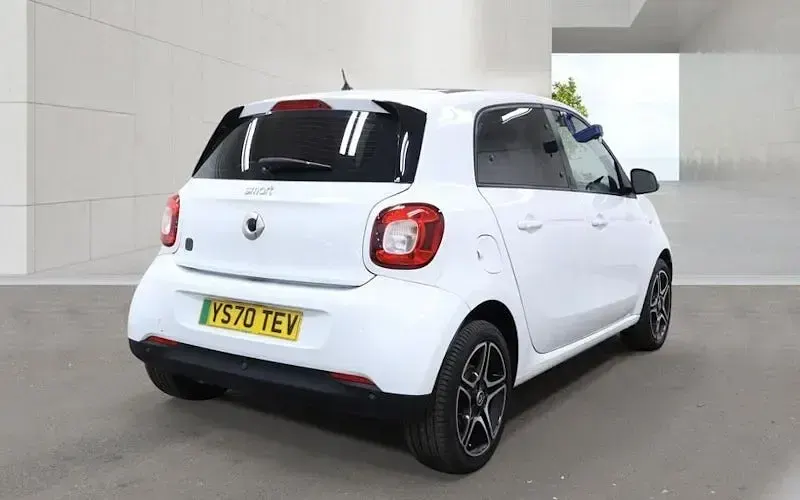 Used Smart ForFour Electric Drive Premium 60 kW (82 HP) 2020 White Hatchback