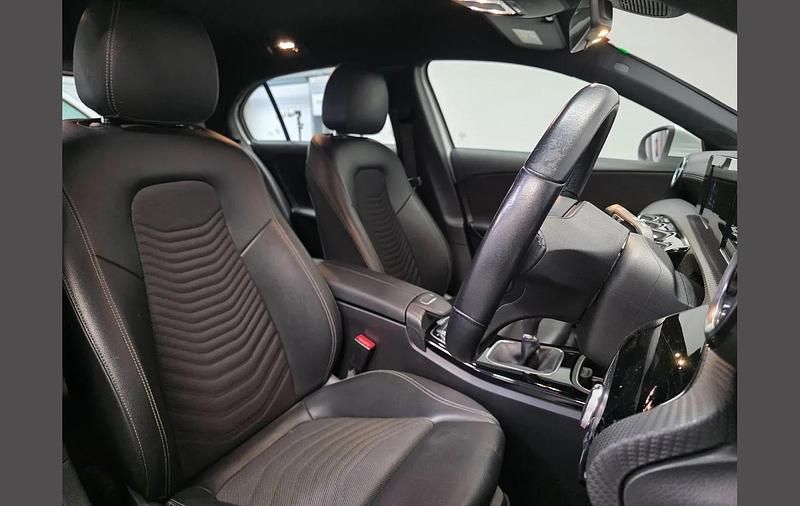 Used Mercedes A180 SE 134 HP (98 kW) 2019 White Hatchback