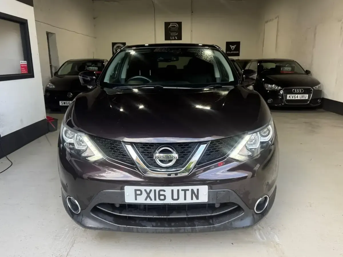 Used Nissan Qashqai N-Connecta 130 HP (95 kW) 2016 Black SUV
