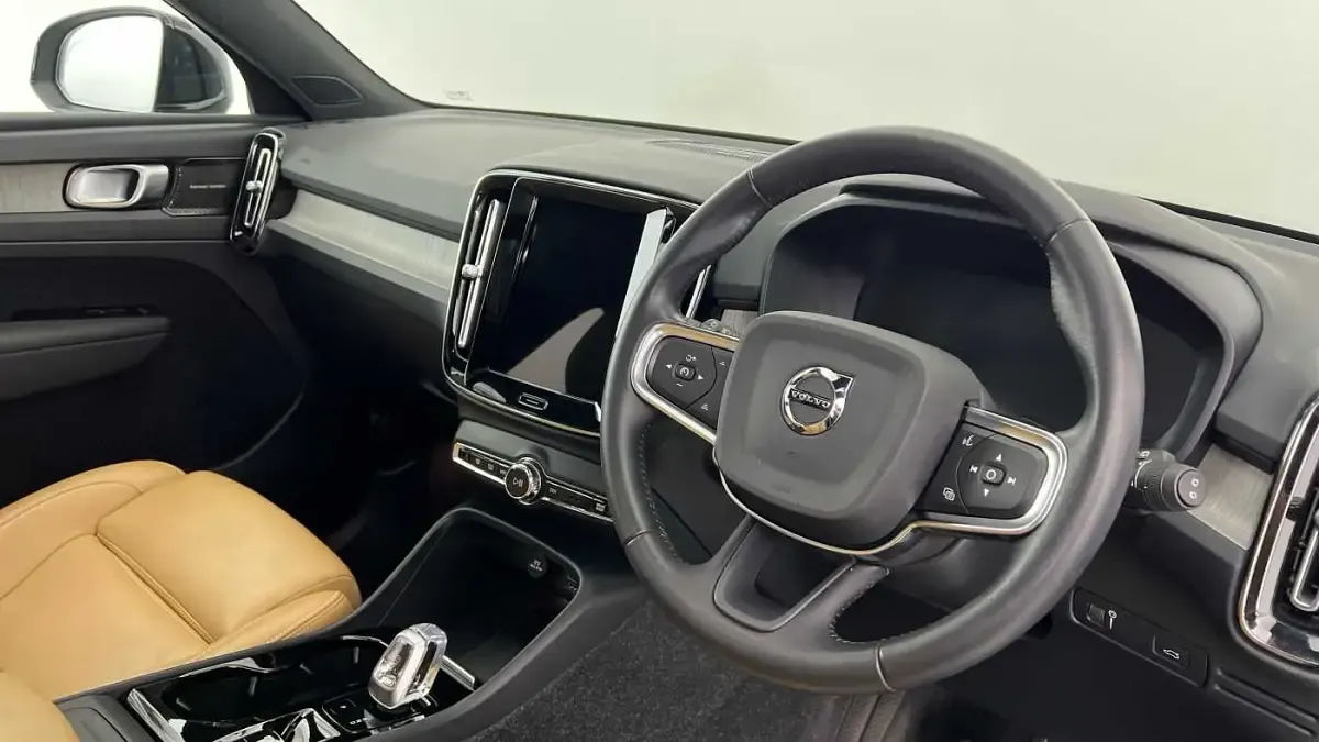 Used Volvo XC40 Inscription 247 HP (181 kW) 2020 Black SUV