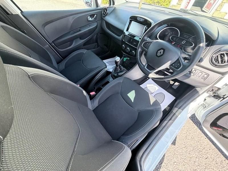 Used Renault Clio IV Iconic 75 HP (55 kW) 2018 White Hatchback
